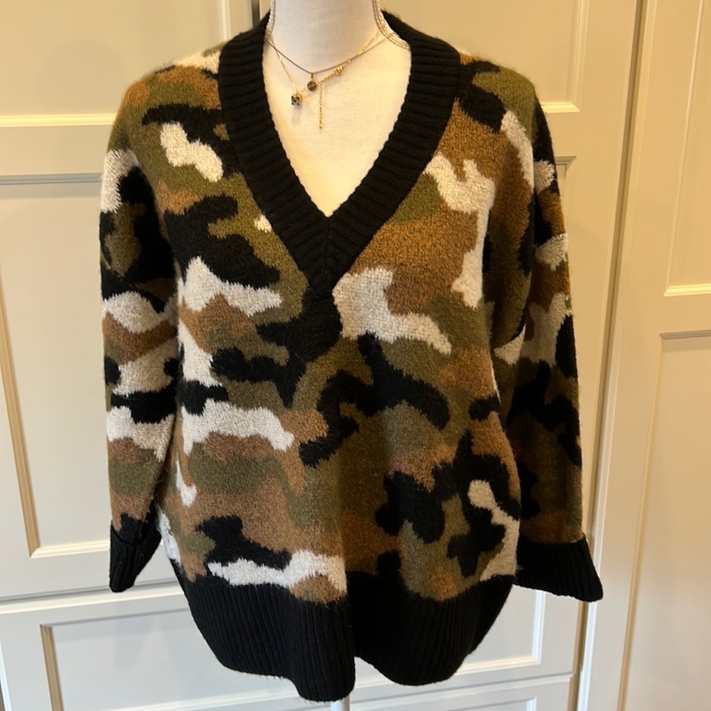 EUC Zara camouflage sweater